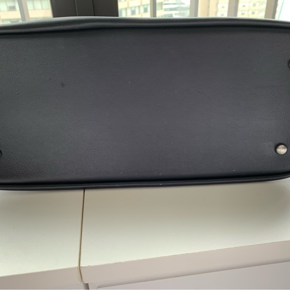 Chanel Medium Tote Black Leather - Picture 2 of 5